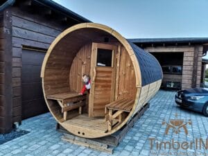 Outdoor barrel sauna (2)