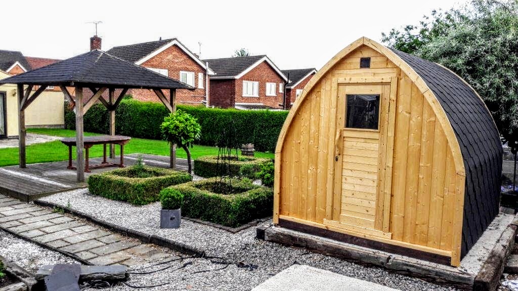 Outdoor garden sauna